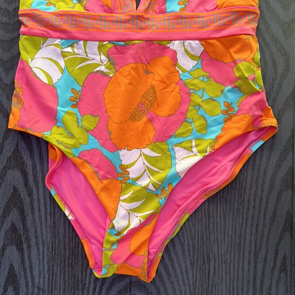 Trina Turk One Piece Swimsuit- NWT 🌴🌴 - Picture 8 of 9